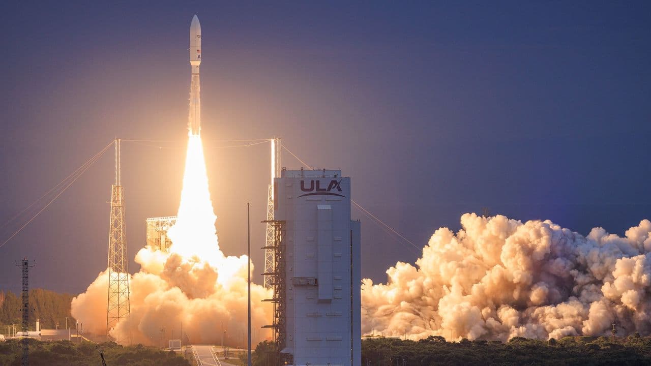 'Whatever Russia is testing, it's sophisticated': 2 Russian satellites get within 10 feet of each other in orbit