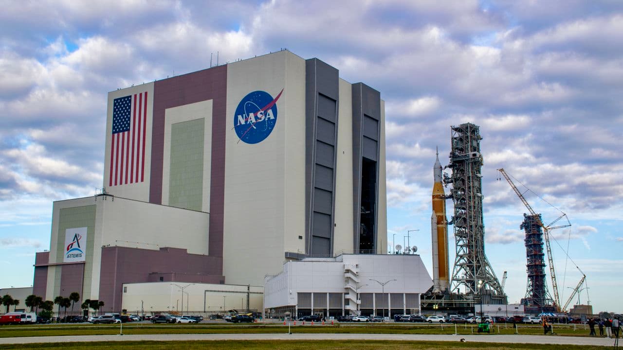 Blue Origin's lunar lander mockup is ready for NASA Artemis astronaut training