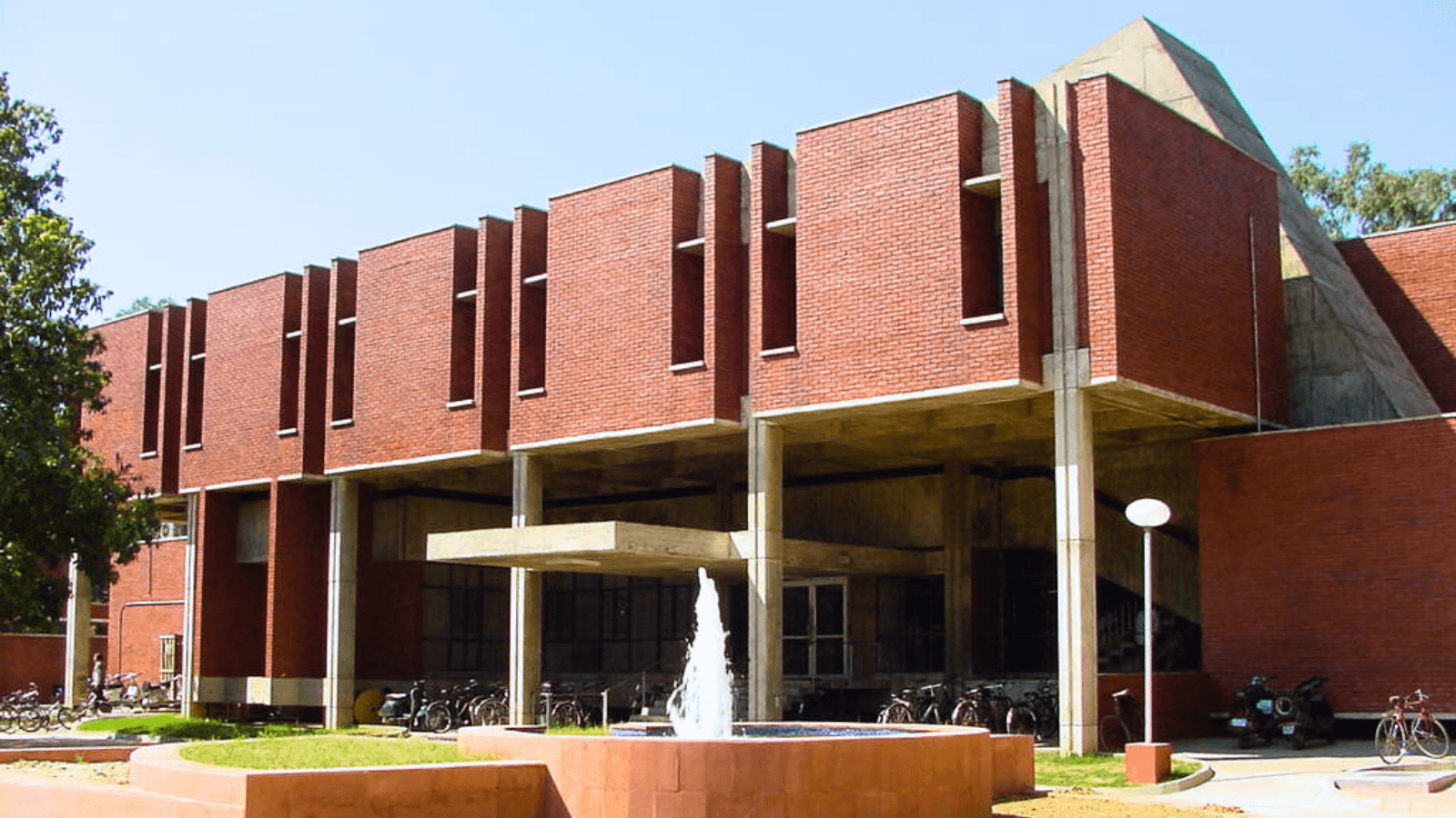 IIT Kanpur Placements: CSE records 97% placement, but this non-tech department achieves 100%
