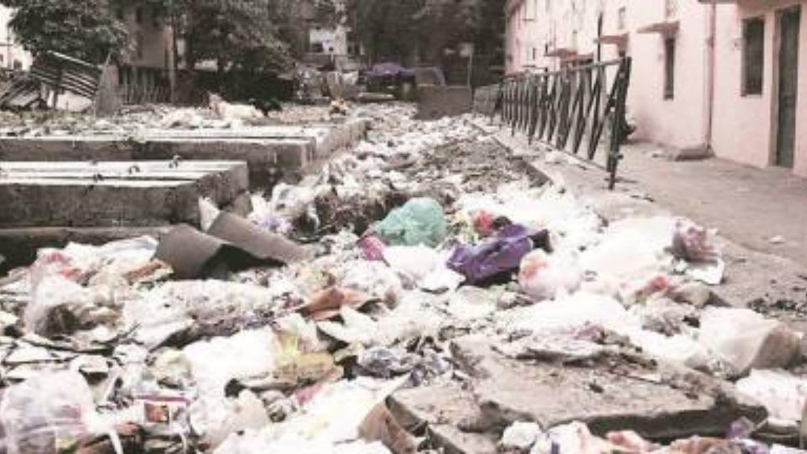 Pimpri-Chinchwad residents threaten to dump waste in municipal commissioners office