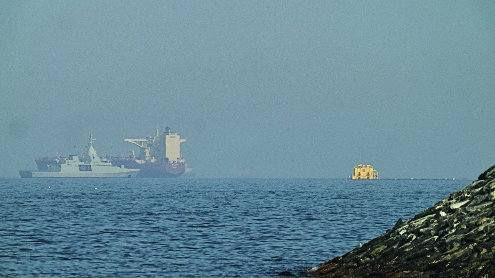US strikes Iranian fast boats as Tehran attacks UAE oil facility