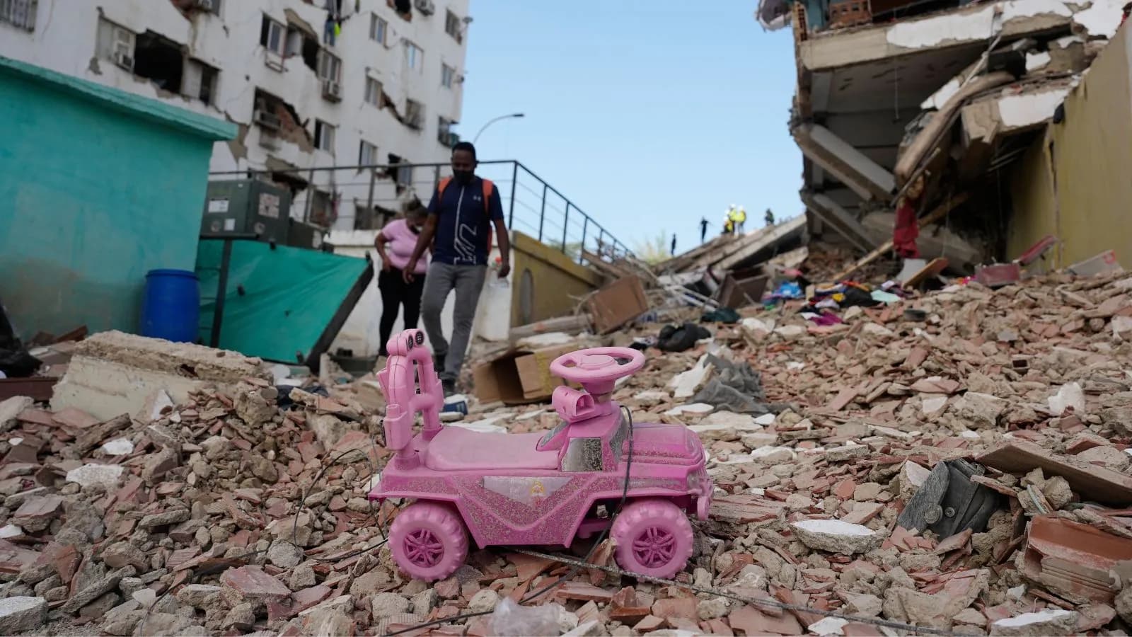 Desperation mounts as earthquake death toll rises to 1,430 in in Venezuela