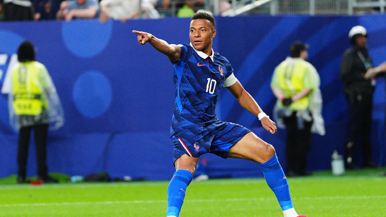 Mbappé approaching Messis 18-goal record in World Cups leaderboard charge