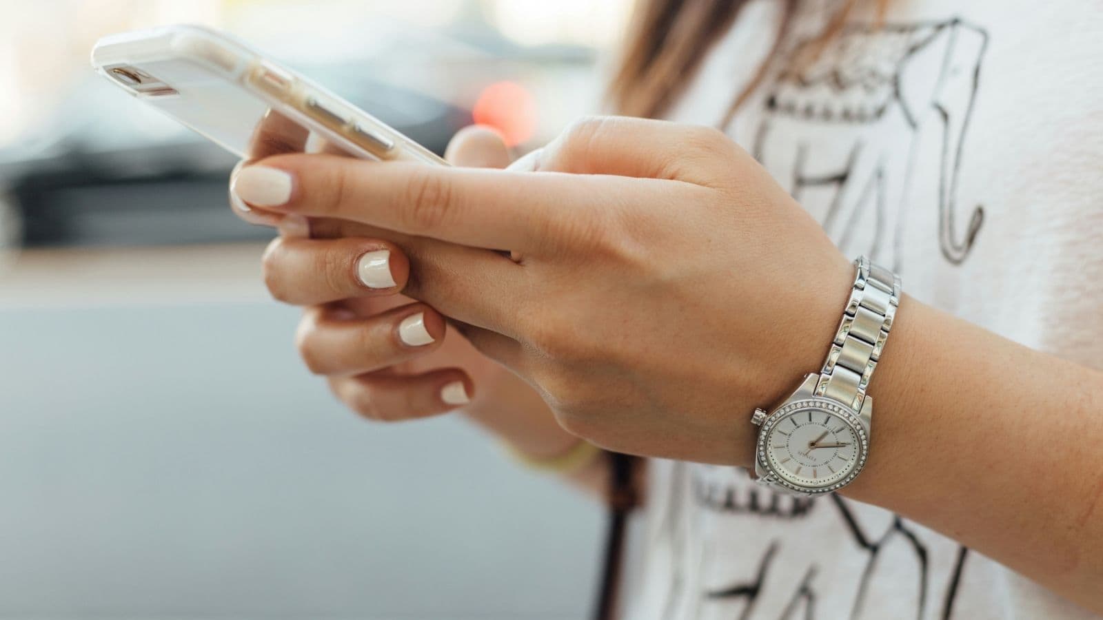 One Tech Tip: How to soothe thumb pain when texting and scrolling