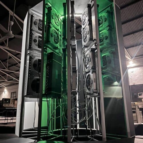 A Cray-1 supercomputer replica from 30 "obsolete" Mac Minis