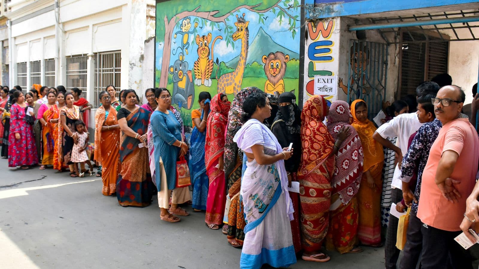 The votes are in: Record turnout of 91.7% in final round of Bengal polls
