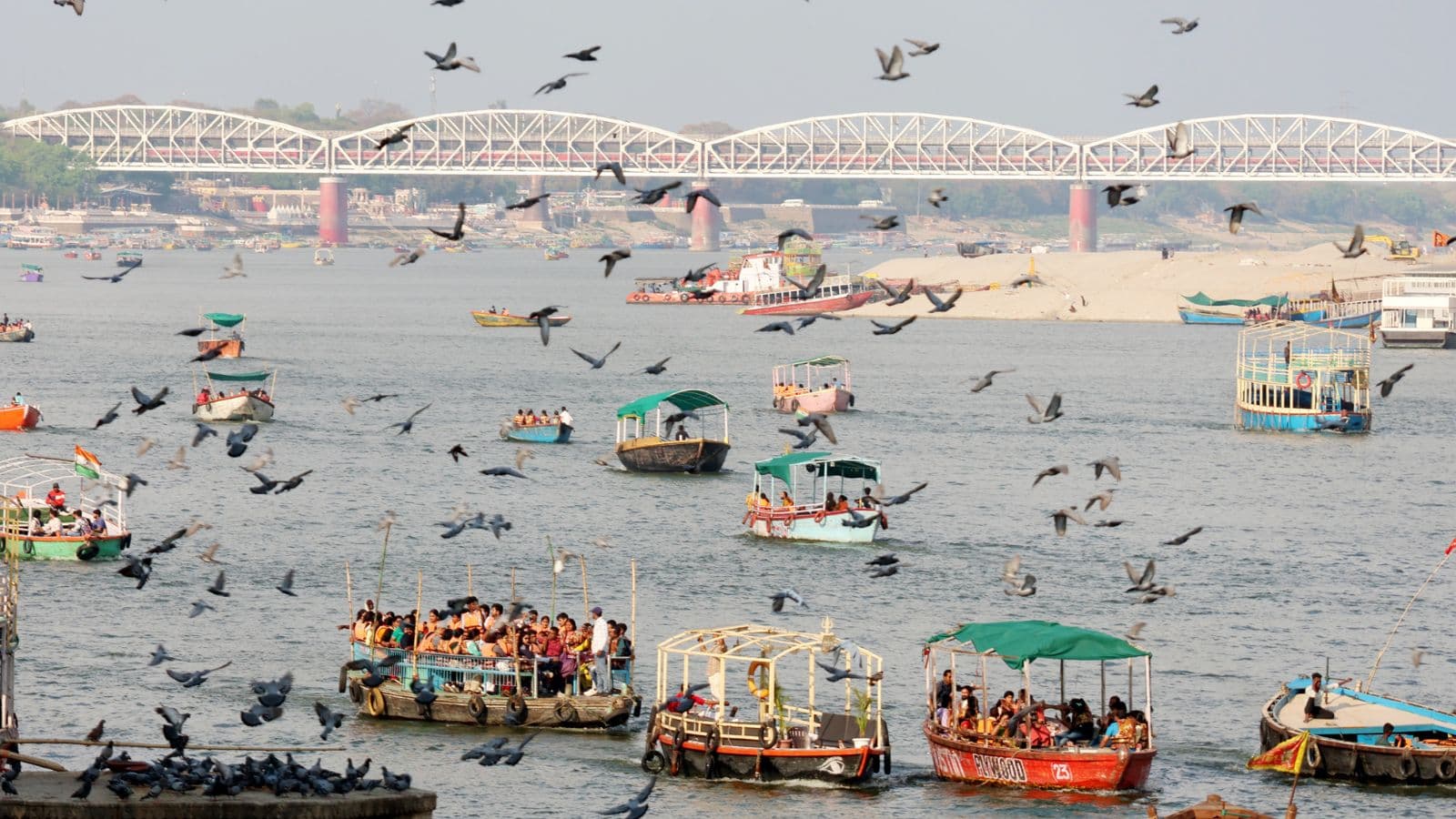After Jabalpur tragedy, Varanasi Police crack down on unsafe boats on Ganga