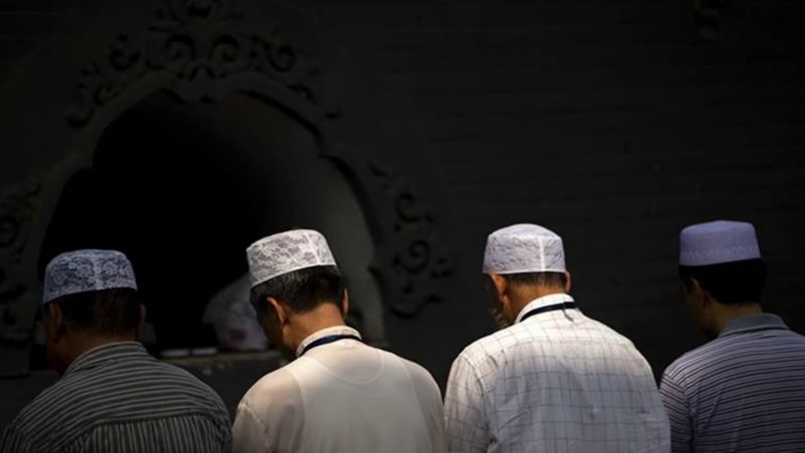 Protest erupts after police stop namaz on road in Kolkata locality