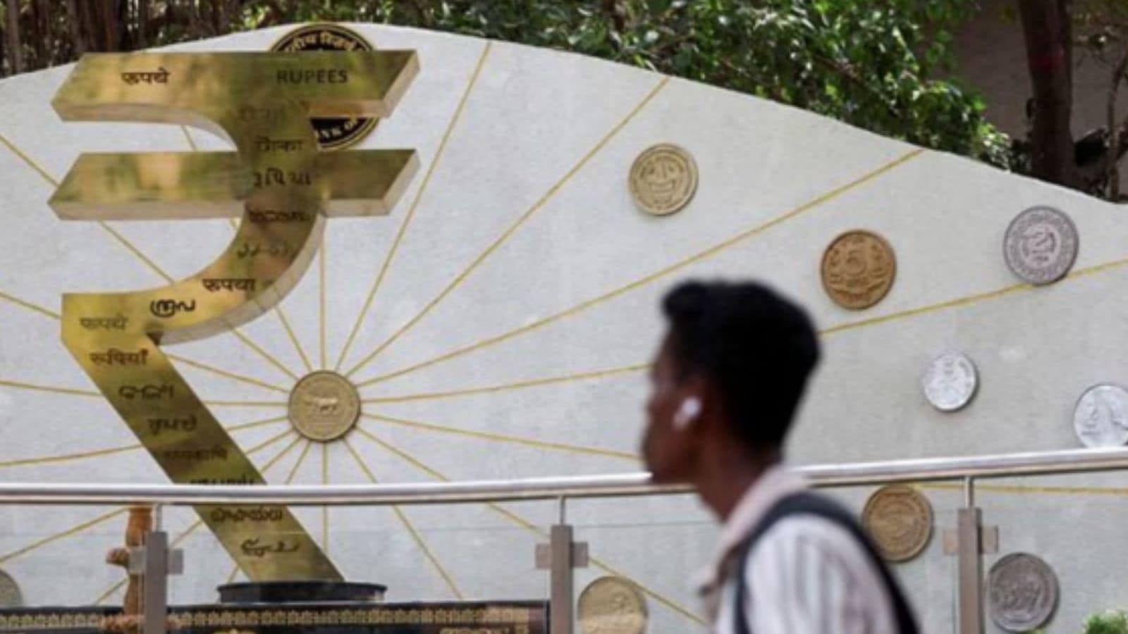 From the Opinions Editor Who gets the rupee right: Economists, market wallahs or moralists?
