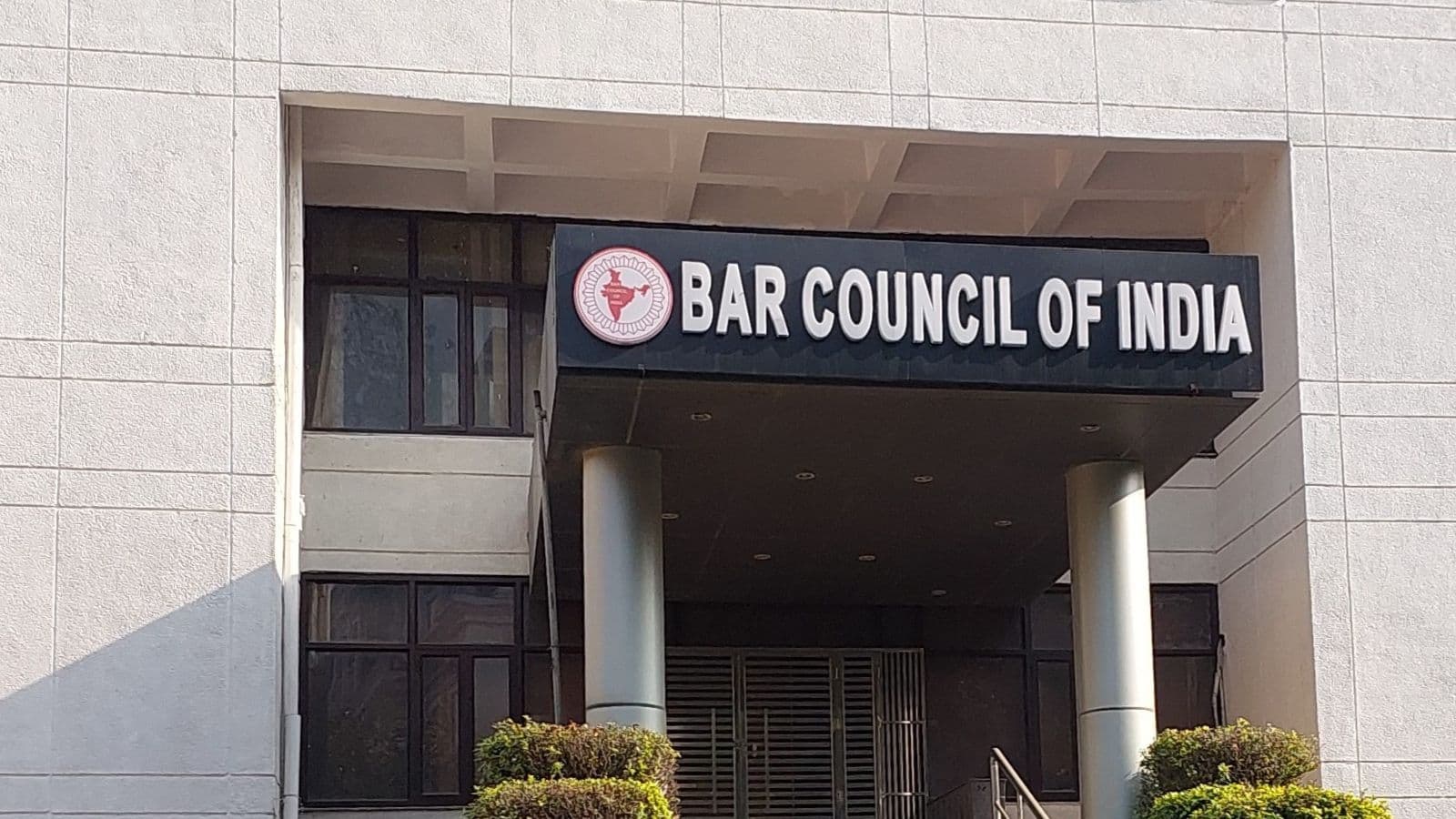 Audit performance of disciplinary mechanism for lawyers: Supreme Court to Bar Council of India