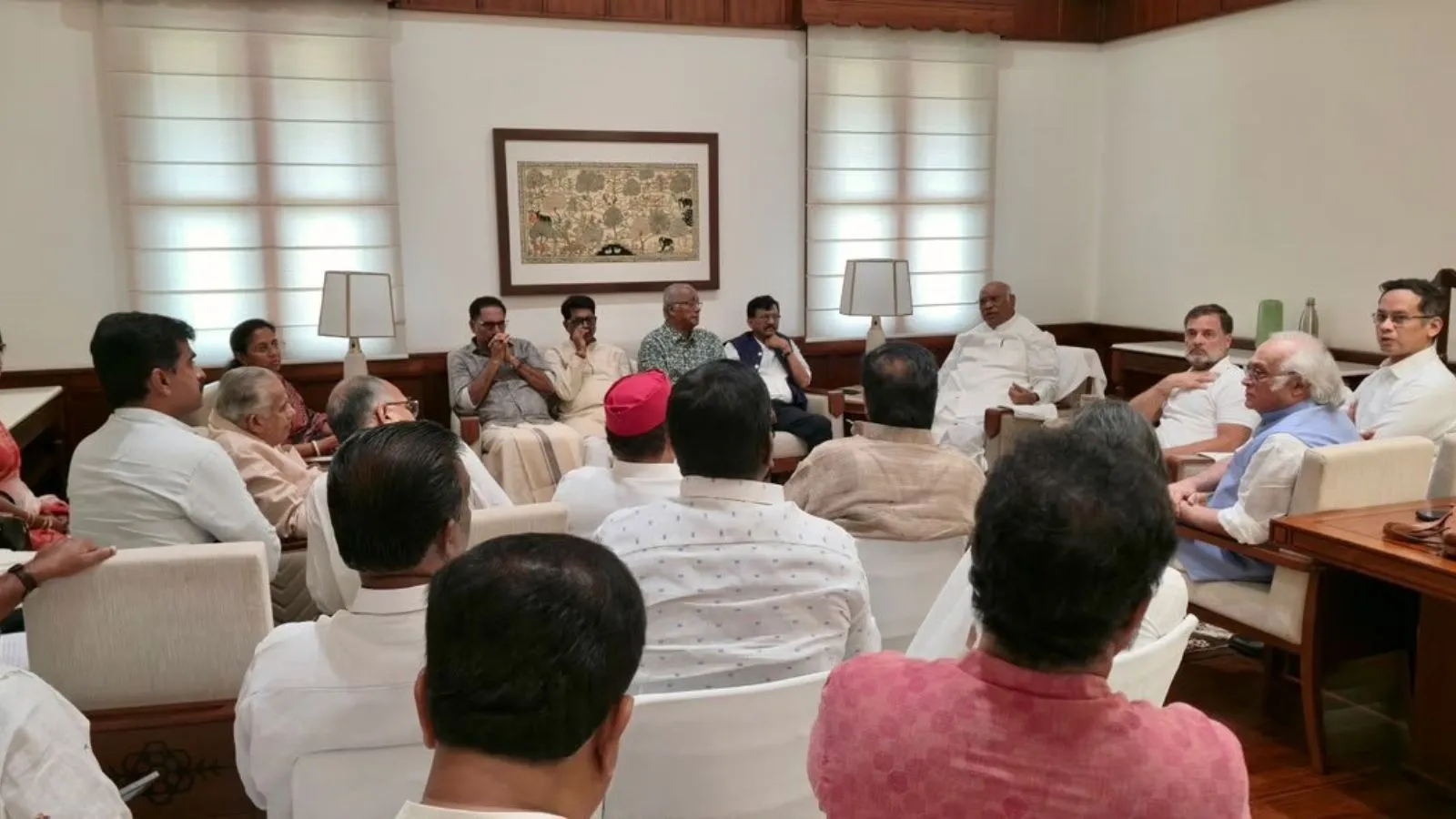 At Opposition meet, Congress isolated on paper leaks before conceding