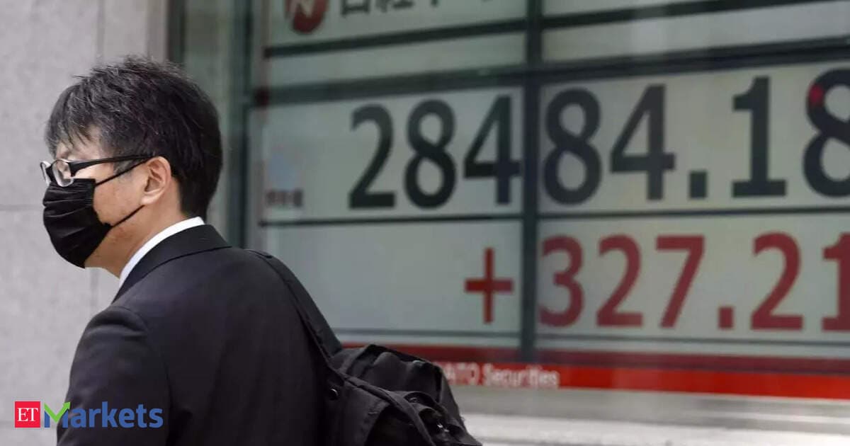 Global Market Today: Asian stocks drop at open, Brent snaps advances