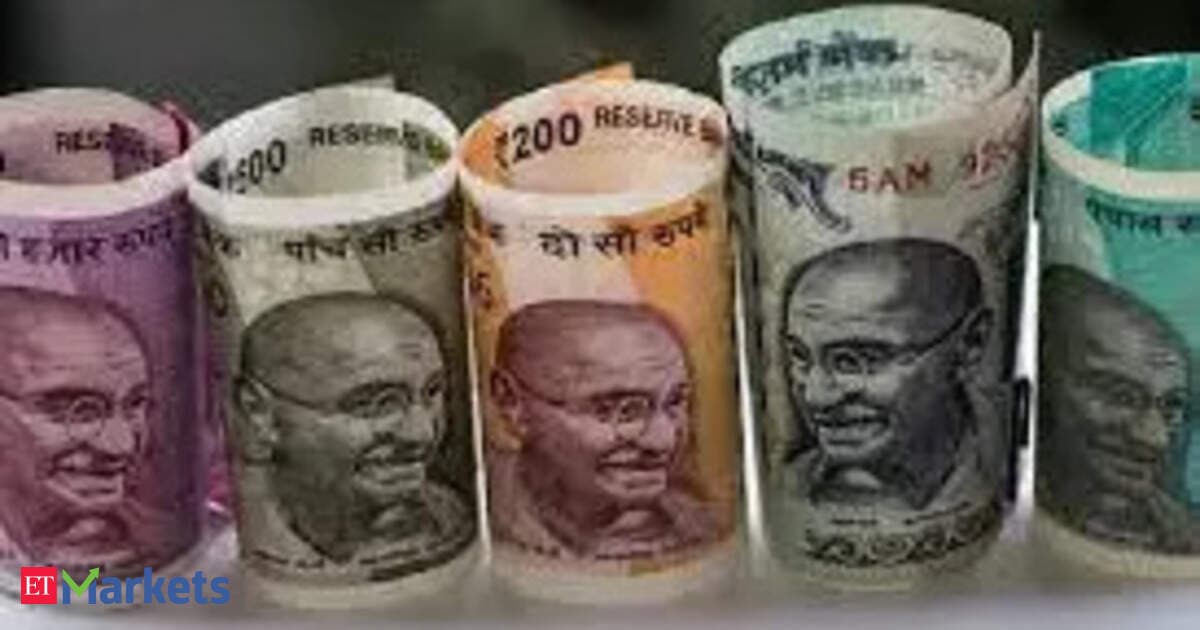 Rupee flat on hopes West Asia truce will hold