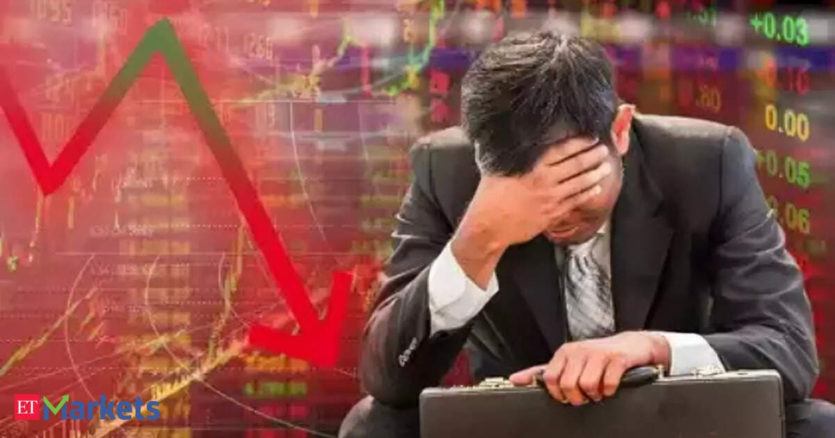 US stocks today: Nasdaq crashes 1,100 pts, Dow 600 pts as chip stocks slide; jobs data fuels rate hike fears