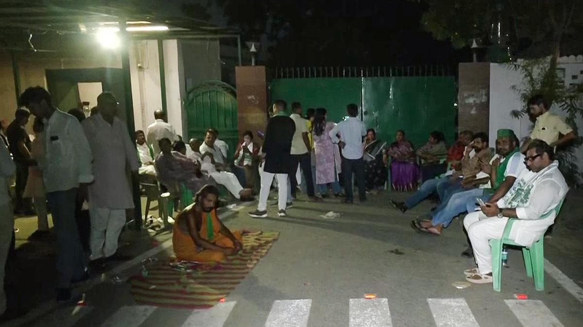 RJD workers guard Lalu and Rabri’s residence amid row over security change