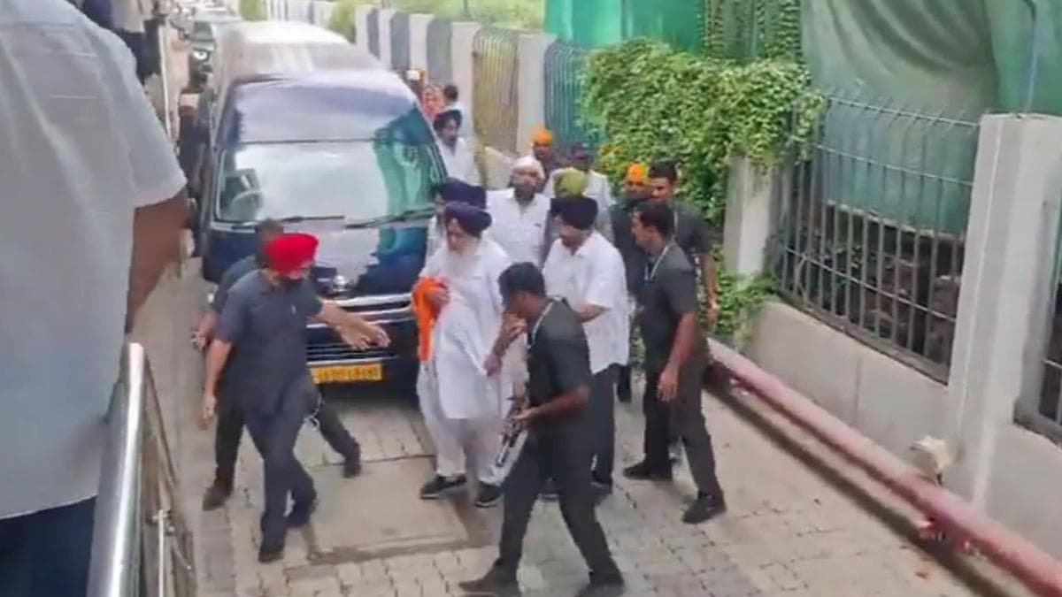 Akali Dal chief Sukhbir Badal attacked in Nanded; two suspects taken into custody