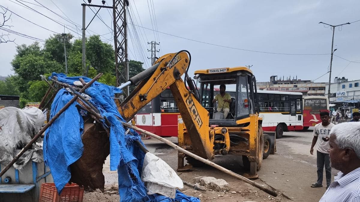 Cyberabad civic body removes 506 encroachments from footpaths on 15 road stretches