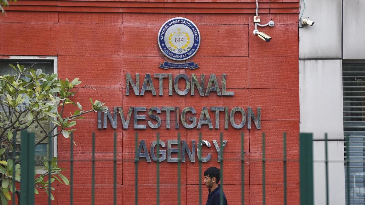 Homemaker duped of ₹1.25 lakh by fraudsters posing as police officers
