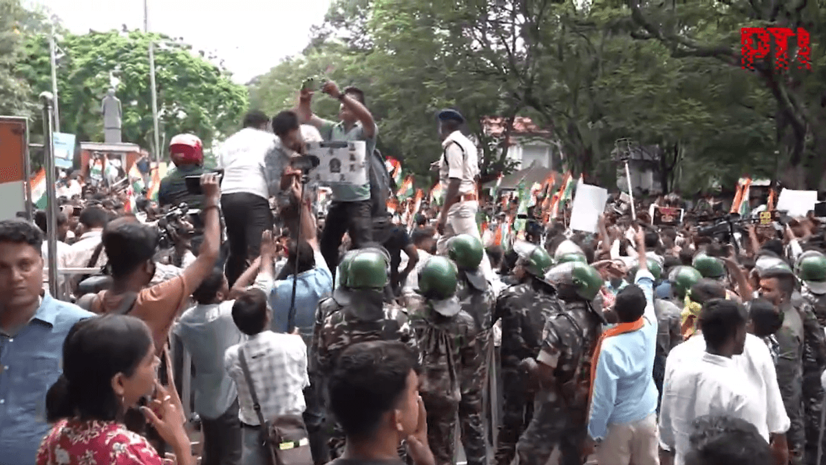 Jharkhand students protest LIVE: Protestors break barricades, start marching towards Assembly