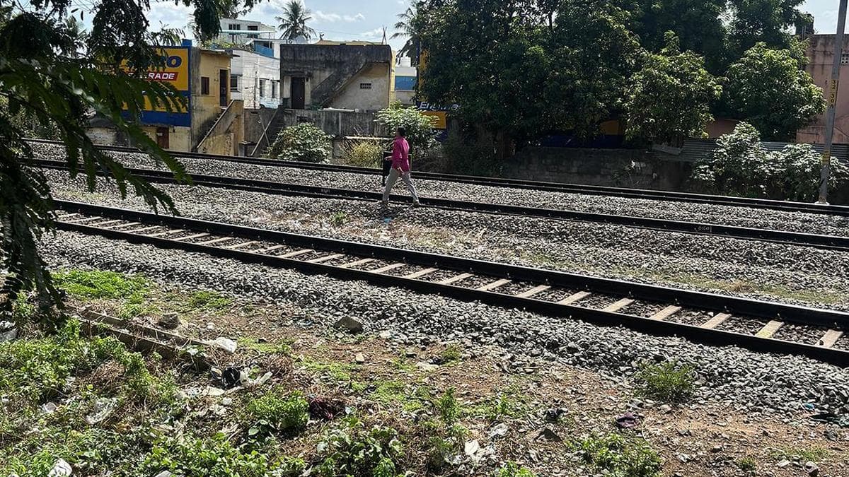 Contractual appointment of ex-servicemen as gatemen at level crossings irks many