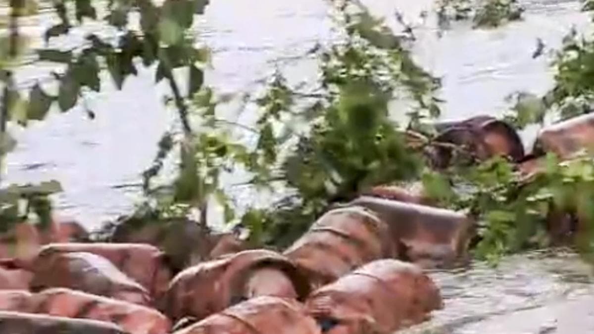 Raigad: 3,000 HPCL gas cylinders swept away into Patalganga river amid heavy floods; admin issues high alert