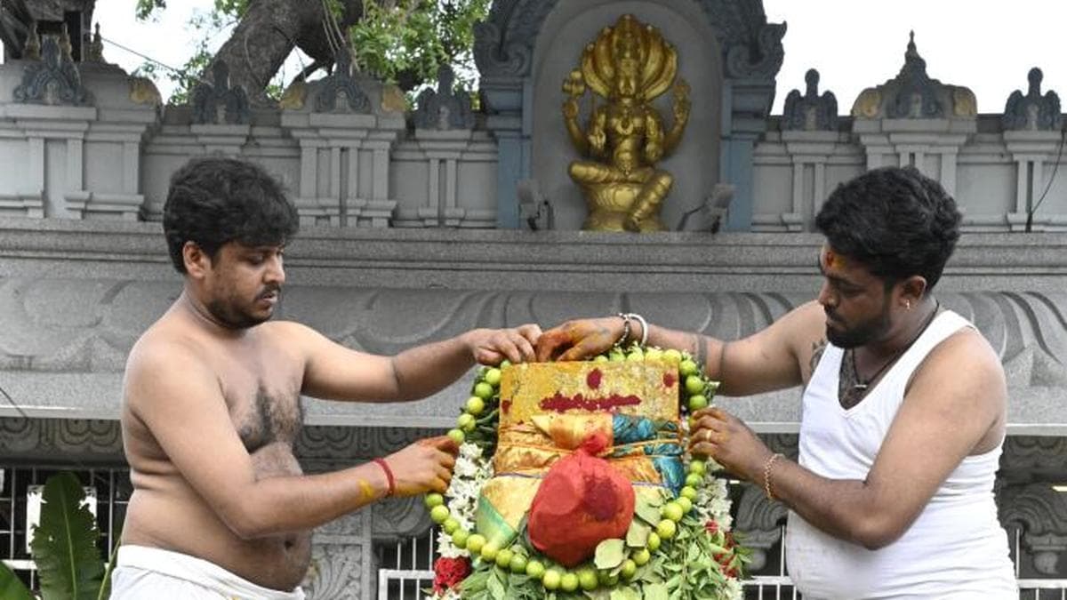 Gangamma Jatara begins in Tirupati; ‘Pushpa’ film fuels return of cross-dressing ritual