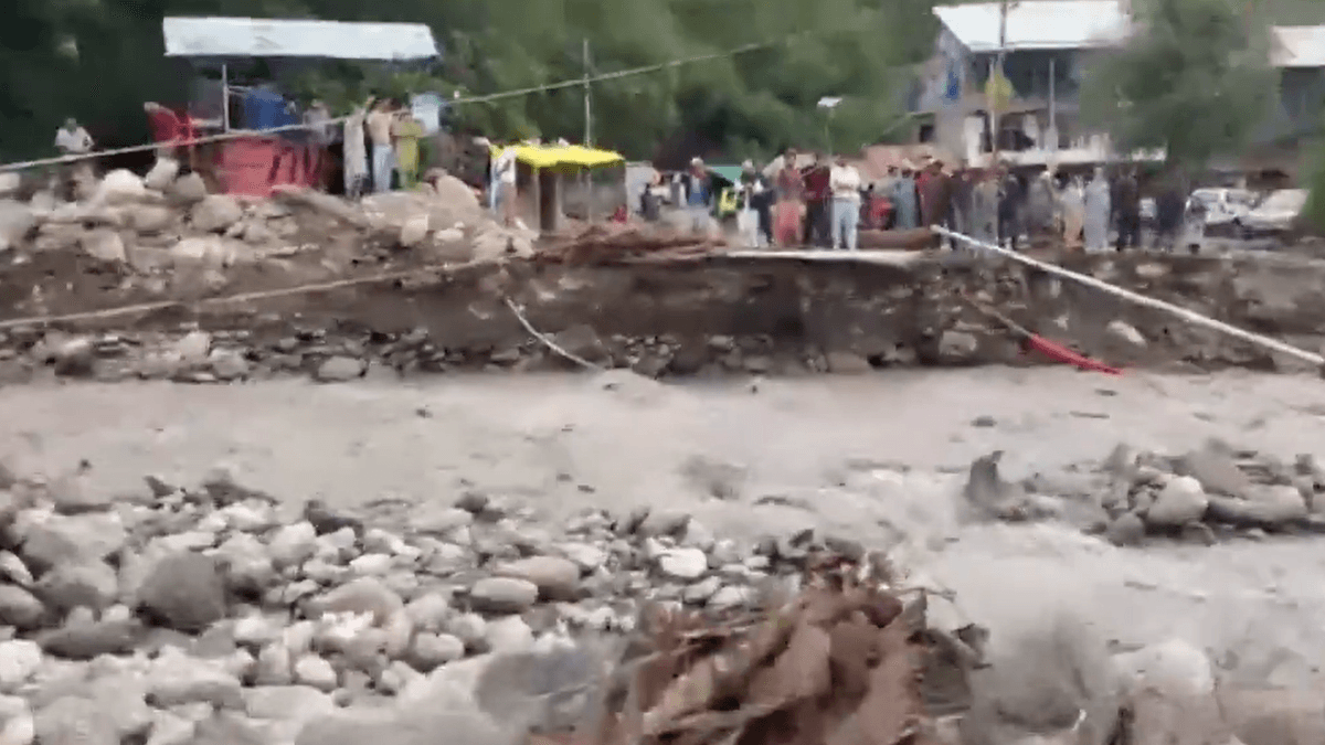 Cloudburst floods hotels, houses in Pahalgam; no casualties