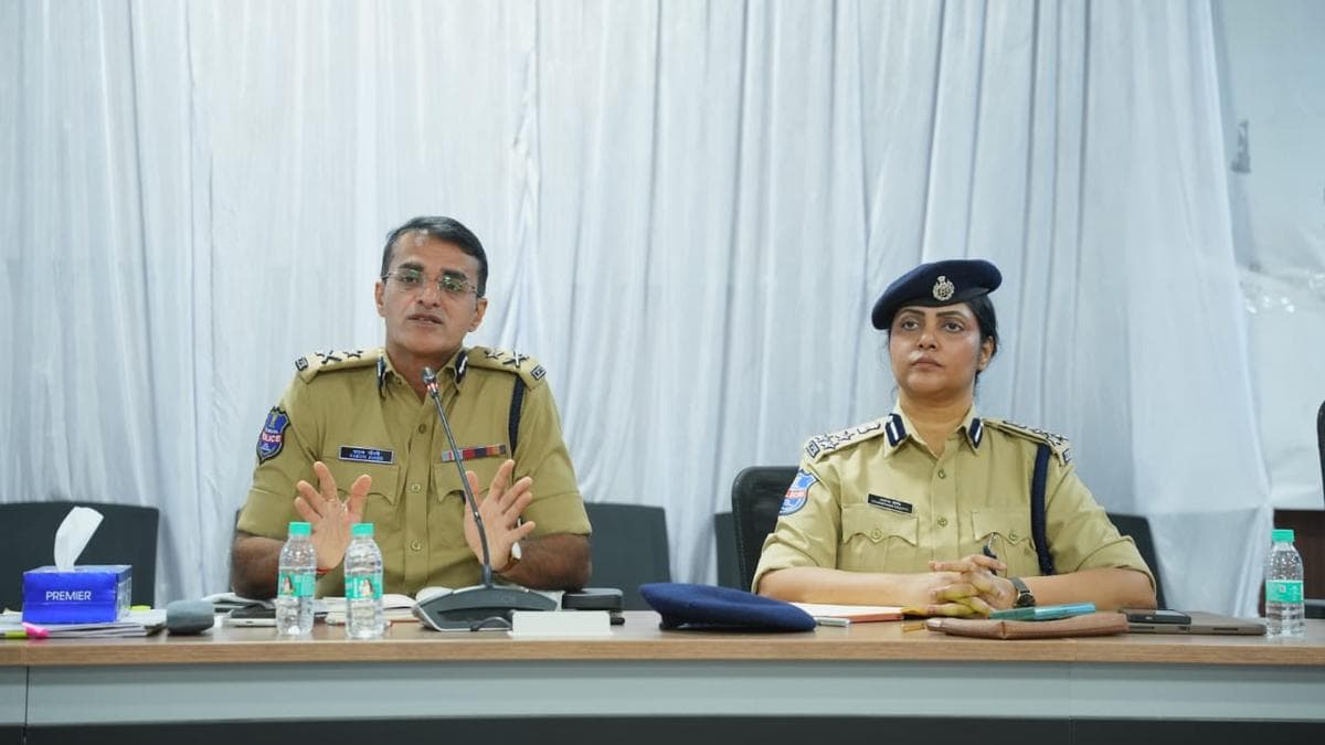KMC Commissioner warns of fines, cases against those defacing Kurnool with posters