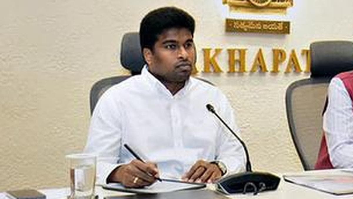 Visakhapatnam Collector inspects fertiliser outlets, electoral roll revision in Bheemunipatnam
