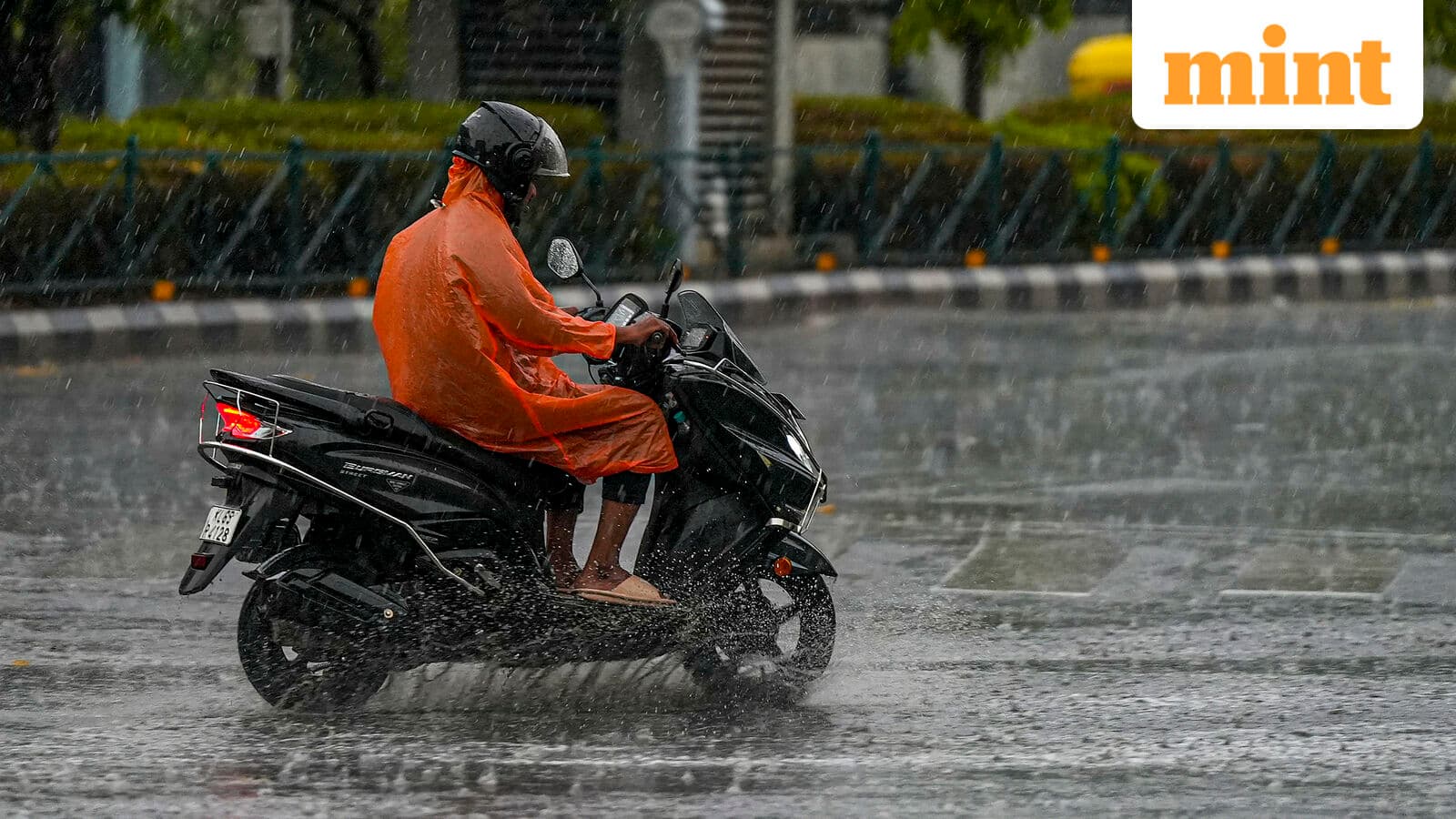 Weather today: Delhi-NCR skies turn stormy as rain hits city; Bengal on IMD's orange alert on Phase 2 polling day