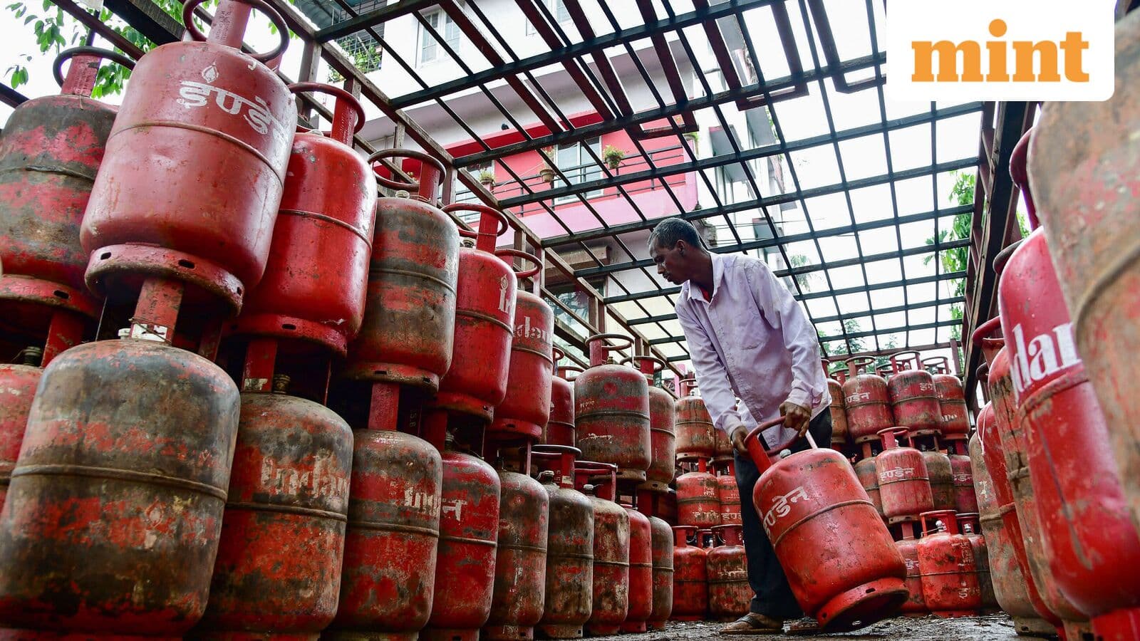 LPG cylinder rates on May 26: Here's how much domestic and commercial gas costs in Delhi, Mumbai, Bengaluru today
