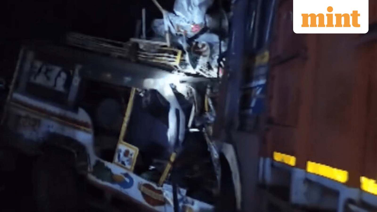 Jharkhand tragedy: 7 killed, 1 injured as coal-laden truck hits van in Ramgarh; CM Hemant Soren expresses grief | Video