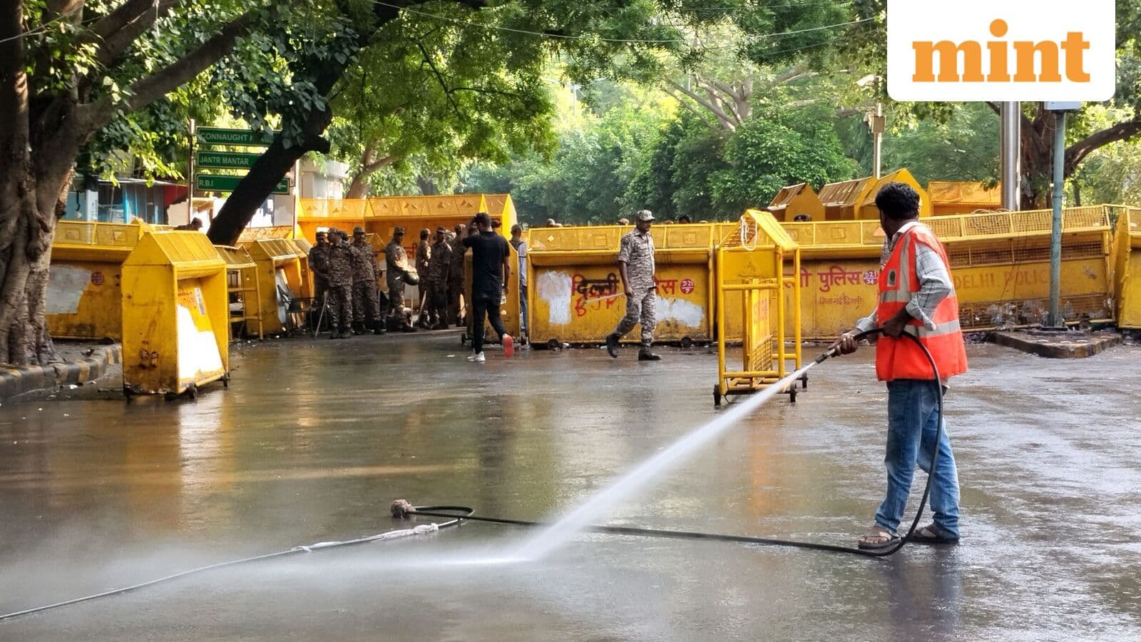 Clearance begins at Jantar Mantar as CJP protest ends; Delhi Metro, internet services fully restored